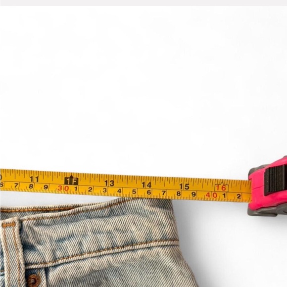 Levi's shorts with Mickey Mouse - Picture 4 of 7